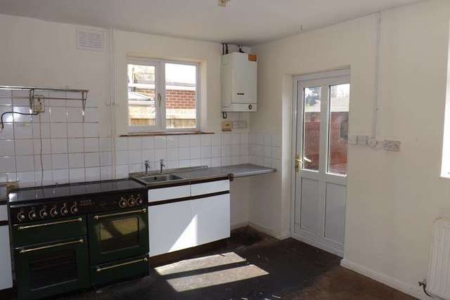  Image of 3 Bedroom Semi-Detached for sale at Lyndon Road  Solihull, B92 7QX