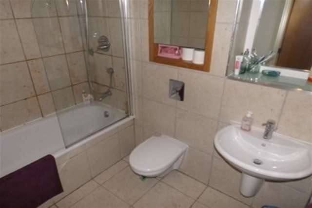  Image of 1 Bedroom Flat to rent at Leeds, LS10 1JG