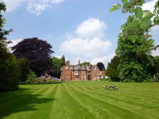  Image of 2 Bedroom Flat to rent at Old Reigate Road  Betchworth, RH3 7DE