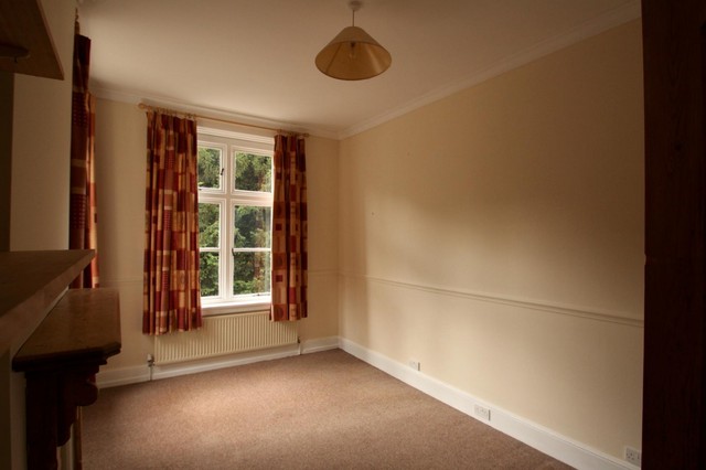  Image of 2 Bedroom Flat to rent at Old Reigate Road  Betchworth, RH3 7DE