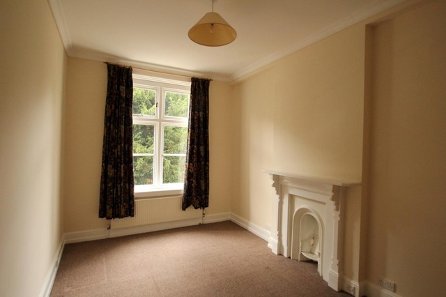  Image of 2 Bedroom Flat to rent at Old Reigate Road  Betchworth, RH3 7DE