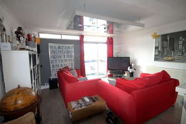  Image of 1 Bedroom Flat to rent at Mottingham  Eltham, SE9 4QZ