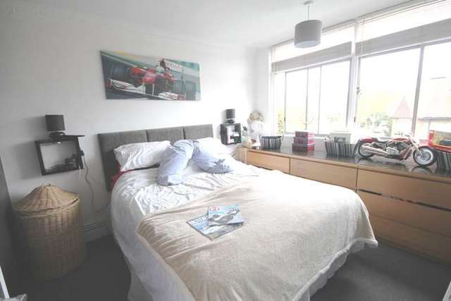  Image of 1 Bedroom Flat to rent at Mottingham  Eltham, SE9 4QZ