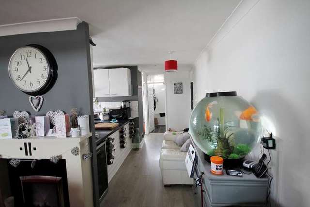  Image of 1 Bedroom Flat to rent at Mottingham  Eltham, SE9 4QZ