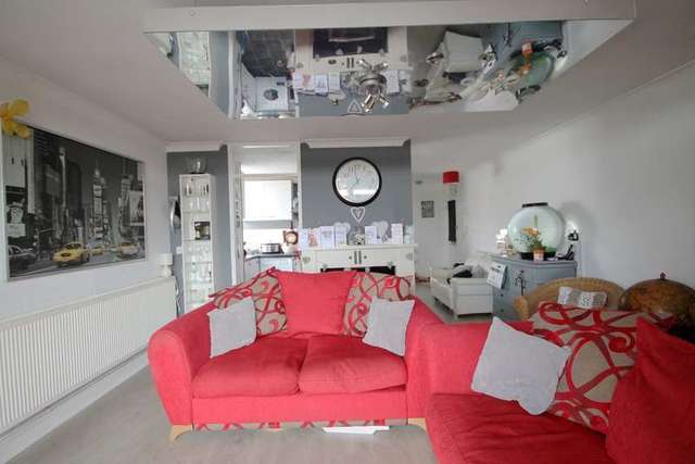  Image of 1 Bedroom Flat to rent at Mottingham  Eltham, SE9 4QZ