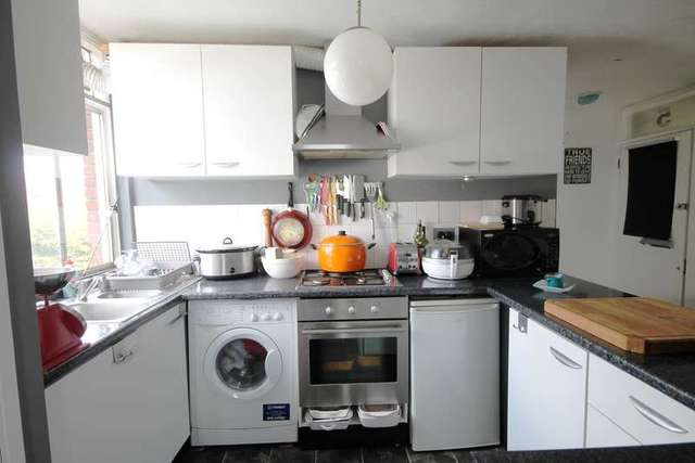  Image of 1 Bedroom Flat to rent at Mottingham  Eltham, SE9 4QZ
