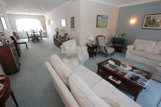  Image of 5 Bedroom Detached for sale at Pangbourne Drive  Stanmore, HA7 4RB