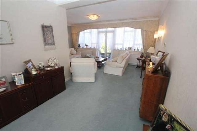  Image of 5 Bedroom Detached for sale at Pangbourne Drive  Stanmore, HA7 4RB