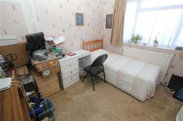  Image of 5 Bedroom Detached for sale at Pangbourne Drive  Stanmore, HA7 4RB