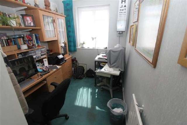  Image of 5 Bedroom Detached for sale at Pangbourne Drive  Stanmore, HA7 4RB