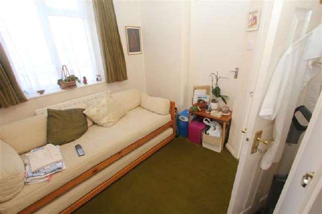  Image of 5 Bedroom Detached for sale at Pangbourne Drive  Stanmore, HA7 4RB