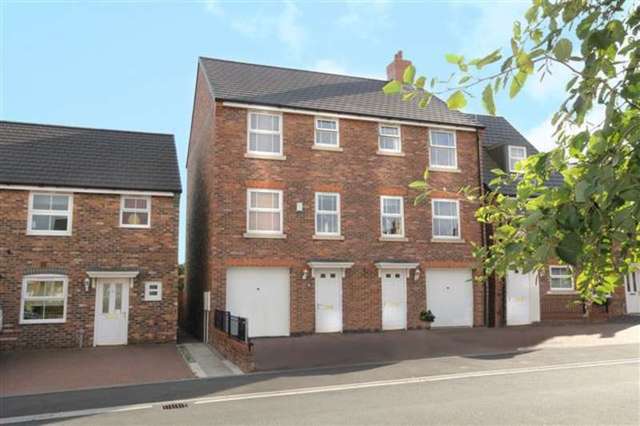  Image of 4 Bedroom Town House to rent at Percy Drive  Thirsk, YO7 1TL
