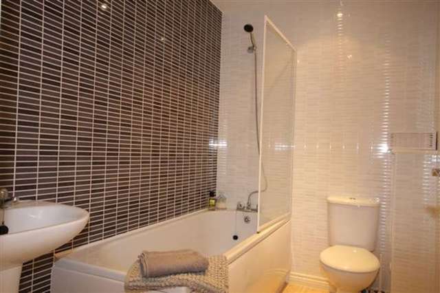  Image of 4 Bedroom Town House to rent at Percy Drive  Thirsk, YO7 1TL
