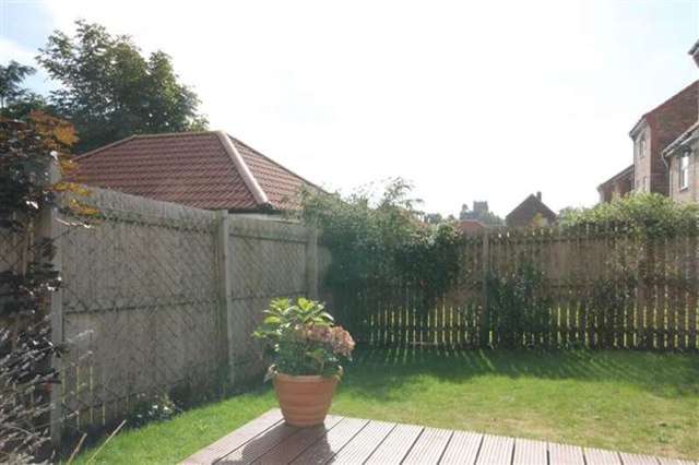  Image of 4 Bedroom Town House to rent at Percy Drive  Thirsk, YO7 1TL