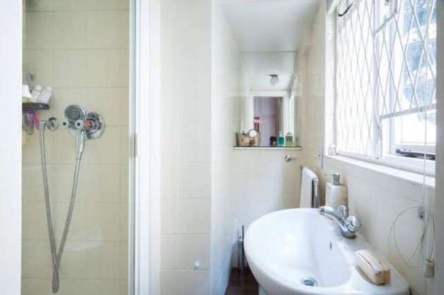  Image of 2 Bedroom Flat for sale at Holland Park London Holland Park, W11 4LH