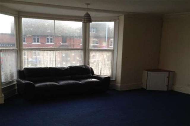  Image of 3 Bedroom Flat to rent at Nottingham, NG2 5FF