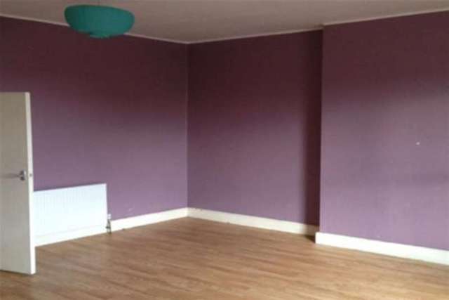  Image of 3 Bedroom Flat to rent at Nottingham, NG2 5FF