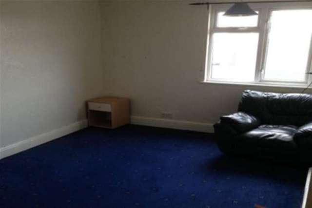  Image of 3 Bedroom Flat to rent at Nottingham, NG2 5FF
