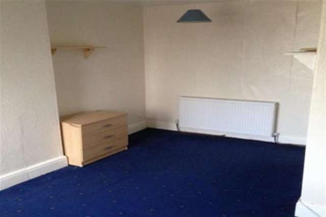  Image of 3 Bedroom Flat to rent at Nottingham, NG2 5FF