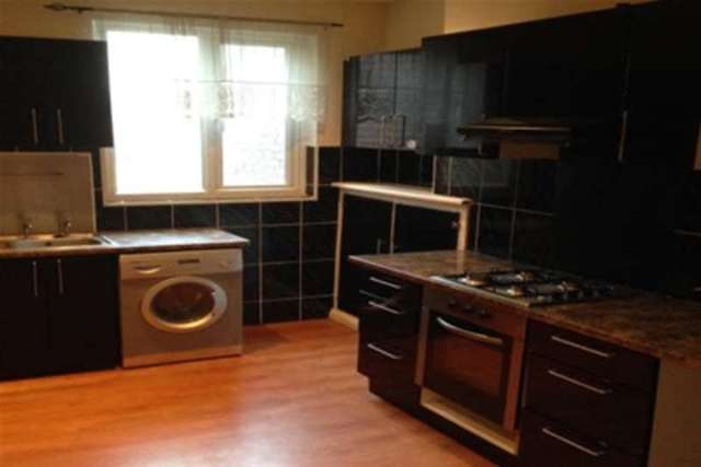  Image of 3 Bedroom Flat to rent at Nottingham, NG2 5FF