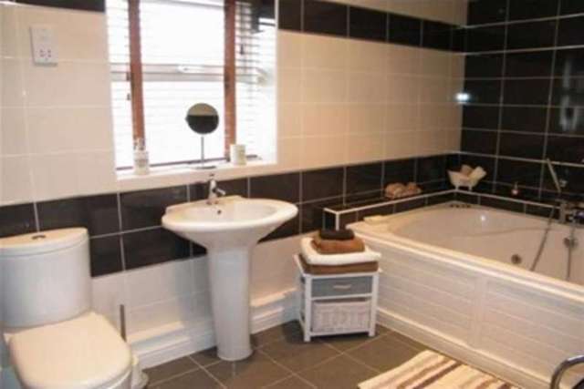  Image of 5 Bedroom Detached to rent at Wigan, WN1 2TU