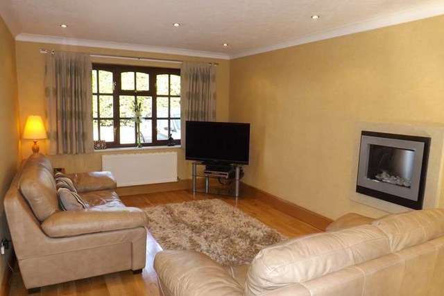  Image of 3 Bedroom Detached for sale at Sambourn Close  Solihull, B91 2SA