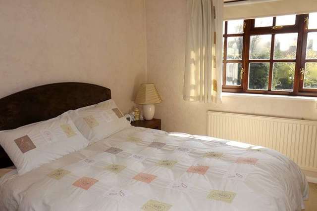  Image of 3 Bedroom Detached for sale at Sambourn Close  Solihull, B91 2SA