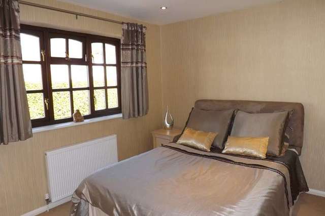  Image of 3 Bedroom Detached for sale at Sambourn Close  Solihull, B91 2SA