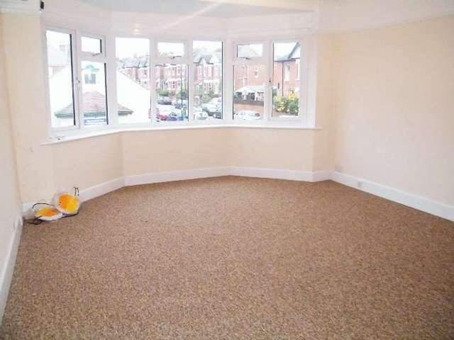  Image of 2 Bedroom Flat to rent at Shirley  Southampton, SO15 5FB