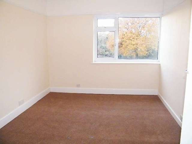  Image of 2 Bedroom Flat to rent at Shirley  Southampton, SO15 5FB