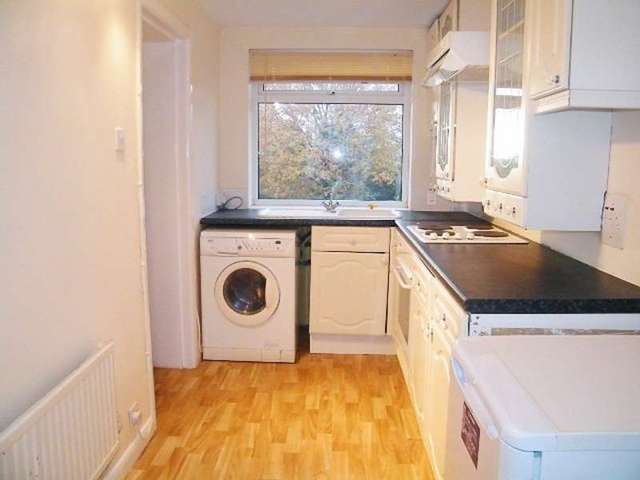  Image of 2 Bedroom Flat to rent at Shirley  Southampton, SO15 5FB