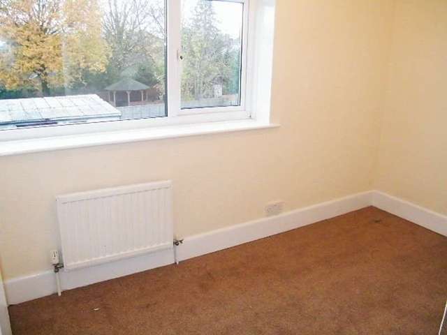  Image of 2 Bedroom Flat to rent at Shirley  Southampton, SO15 5FB