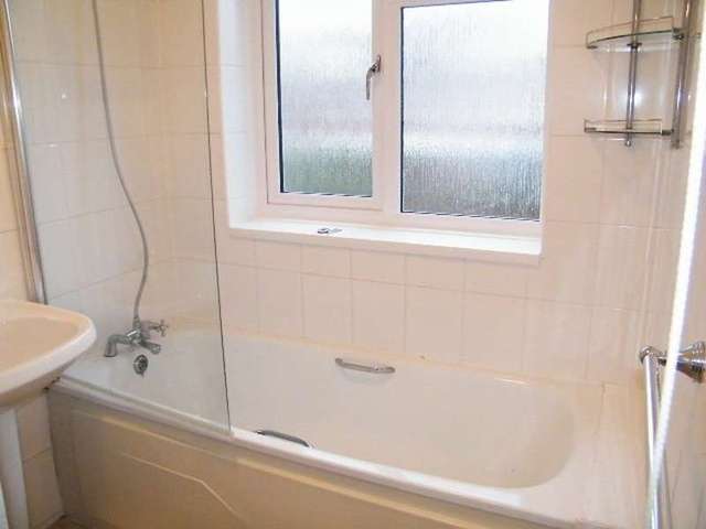  Image of 2 Bedroom Flat to rent at Shirley  Southampton, SO15 5FB