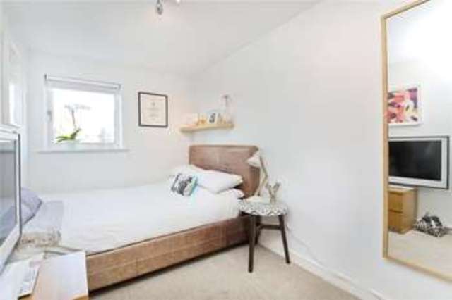  Image of 2 Bedroom Flat for sale at London  Essex Road, N1 2TH