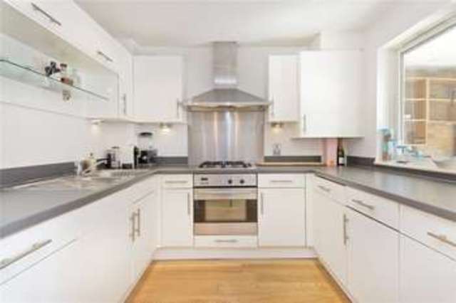 Image of 2 Bedroom Flat for sale at London  Essex Road, N1 2TH