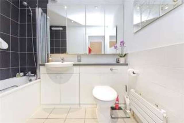  Image of 2 Bedroom Flat for sale at London  Essex Road, N1 2TH