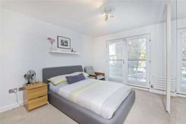  Image of 2 Bedroom Flat for sale at London  Essex Road, N1 2TH