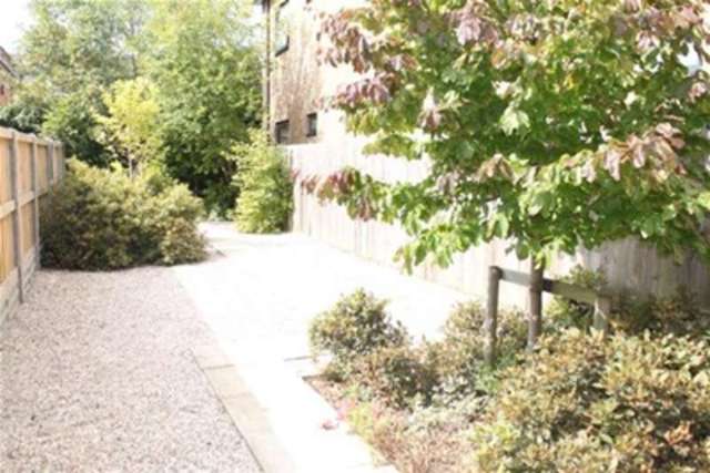  Image of 2 Bedroom Flat to rent at Potters Bar, EN6 4HX