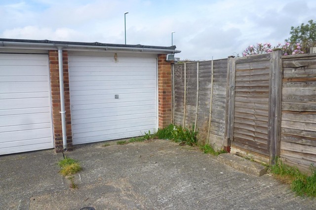  Image of 3 Bedroom Detached to rent at Bognor Regis, PO22 9QN