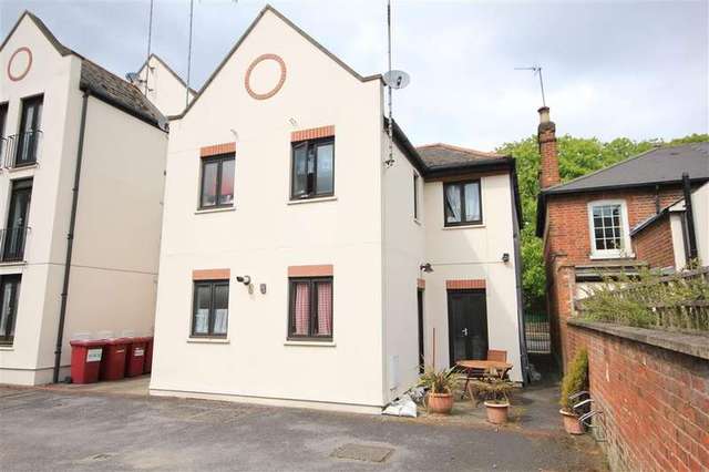  Image of 2 Bedroom Town House to rent at The Plummery Blakes Cottages Reading, RG1 3JQ