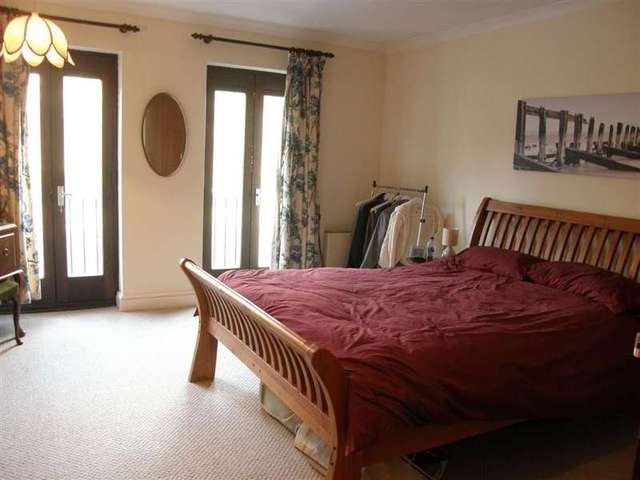  Image of 2 Bedroom Town House to rent at The Plummery Blakes Cottages Reading, RG1 3JQ