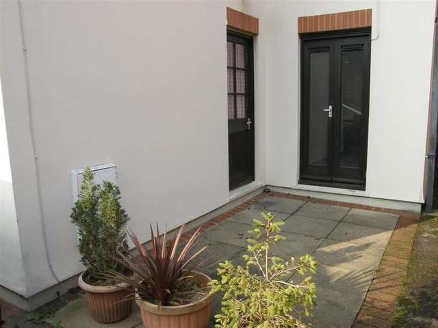  Image of 2 Bedroom Town House to rent at The Plummery Blakes Cottages Reading, RG1 3JQ