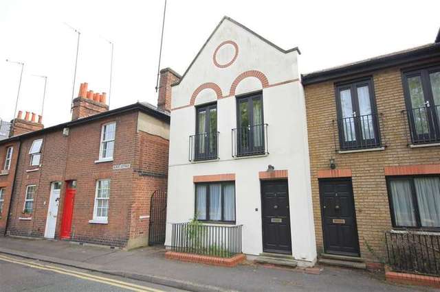  Image of 2 Bedroom Town House to rent at The Plummery Blakes Cottages Reading, RG1 3JQ