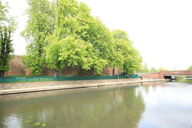 Image of 2 Bedroom Town House to rent at The Plummery Blakes Cottages Reading, RG1 3JQ