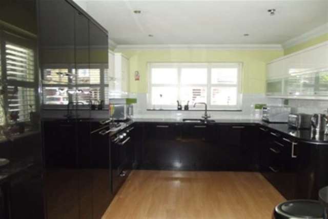  Image of 4 Bedroom Property to rent at Cobham, KT11 1AE