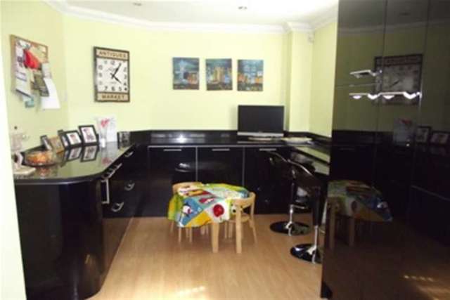  Image of 4 Bedroom Property to rent at Cobham, KT11 1AE