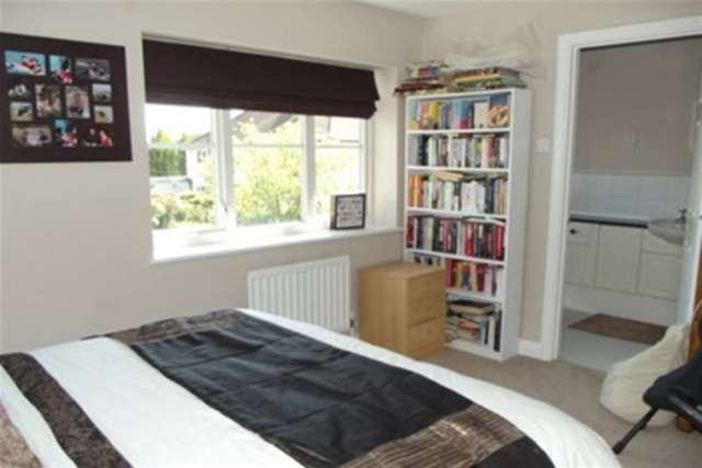  Image of 4 Bedroom Property to rent at Cobham, KT11 1AE