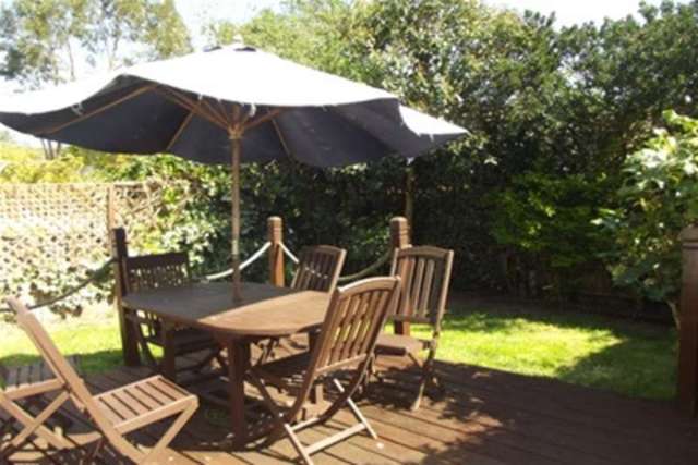  Image of 4 Bedroom Property to rent at Cobham, KT11 1AE