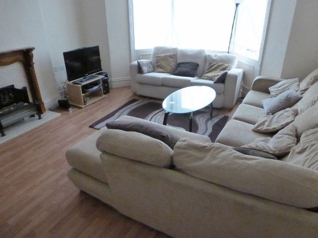  Image of 6 Bedroom Detached to rent at Wingrove Road Array Blakelaw, NE4 9BS