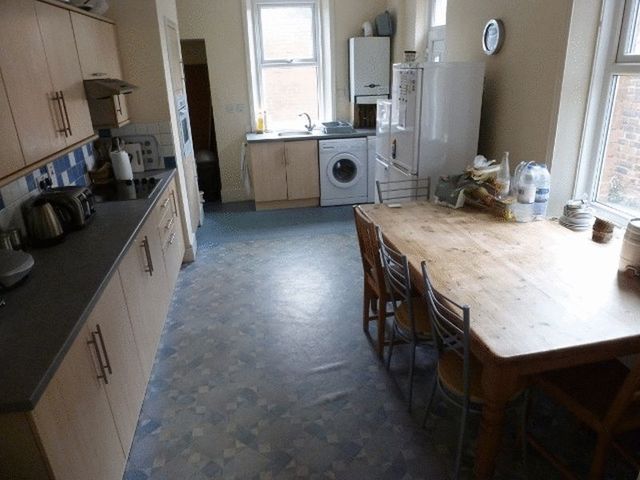  Image of 6 Bedroom Detached to rent at Wingrove Road Array Blakelaw, NE4 9BS